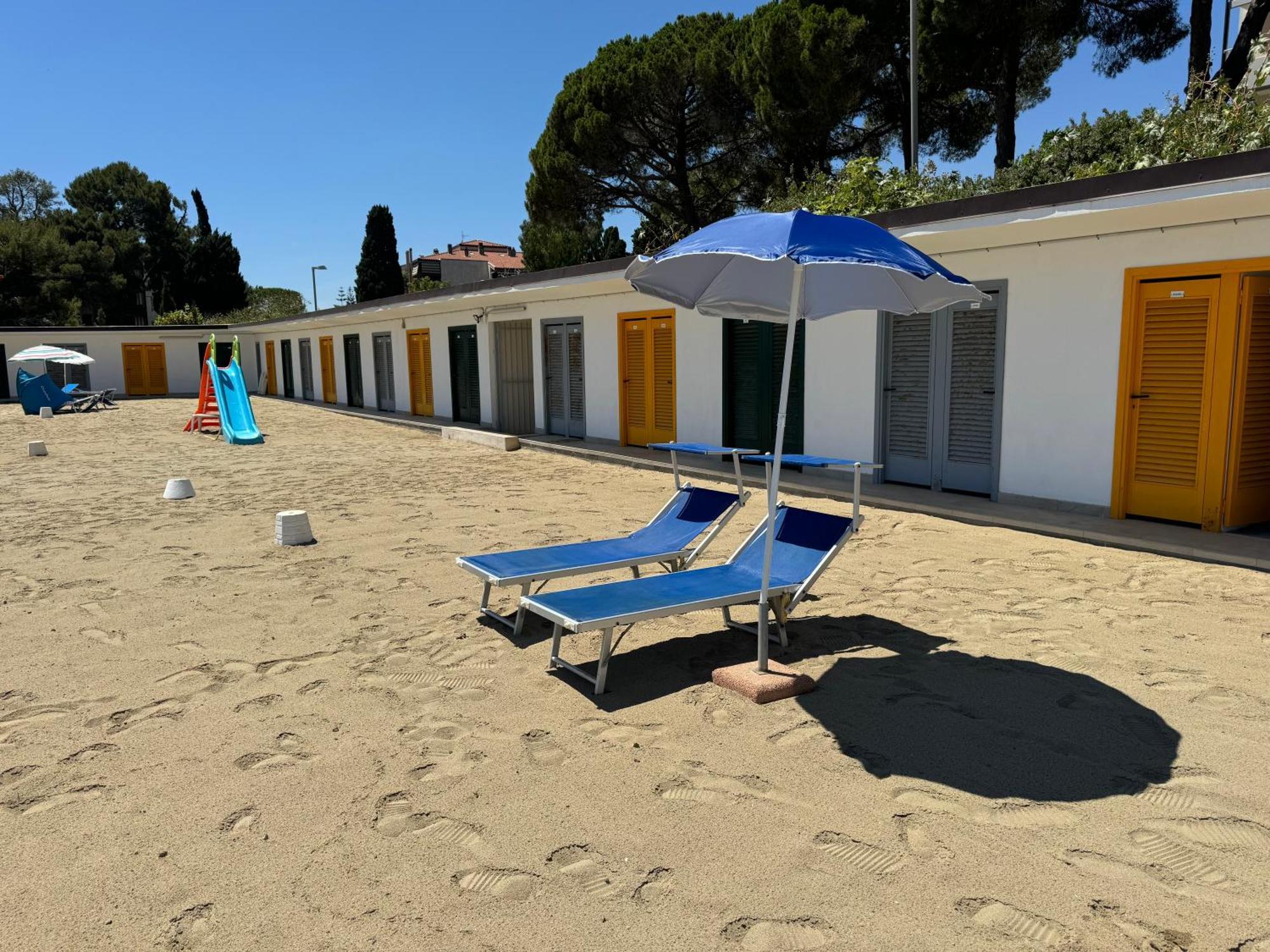 Tirrenia Beach House - Sea Front With Private Beach Sanremo Exteriör bild